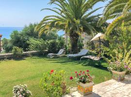 Pet Friendly Home In Brancaleone With House Sea View, hotel a Brancaleone Marina