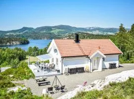 3 Bedroom Awesome Home In Skjold