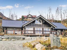 Stunning Home In Straumgjerde With 4 Bedrooms And Wifi, vacation home in Brunstad
