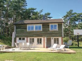 Amazing Home In Borrby With 3 Bedrooms, Sauna And Wifi, hotel in Borrby