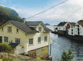 Gorgeous Apartment In Hauge I Dalane With House Sea View, razkošen hotel v mestu Sogndalsstrand