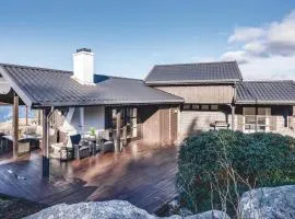 3 Bedroom Cozy Home In Skjold