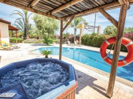 Amazing Home In Laatchi With Swimming Pool, hótel í Prodhromi