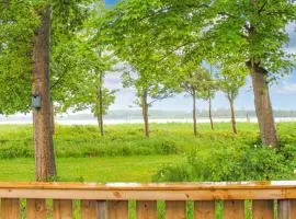 Gorgeous Stacaravan In Lauwersoog
