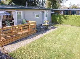 2 Bedroom Stunning Home In Tzummarum