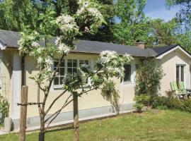 3 Bedroom Nice Home In Beddingestrand, hotel v destinaci Beddinge Strand