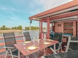 Awesome Ship In Radewege With Kitchen