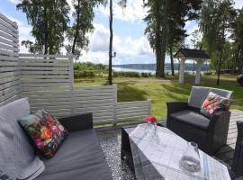 Stunning Home In Hjo With House Sea View, hytte i Hjo