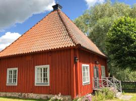 Awesome Home In Mantorp With Kitchenette, rental liburan di Mantorp