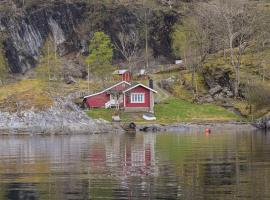 Lovely Home In Nordtveitgrend With House Sea View、Haugenのホテル