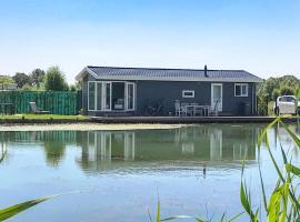 Amazing Home In Molenschot With House Sea View, Hotel in Molenschot