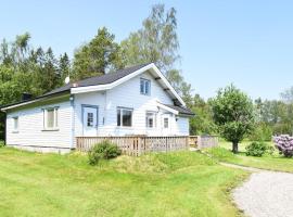 Nice Home In Vnersborg With 3 Bedrooms And Wifi, casa vacanze a Vänersborg
