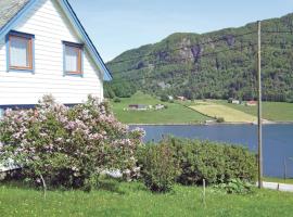 Awesome Home In Srbvg With House A Mountain View, hotel dengan parking di Sandnes