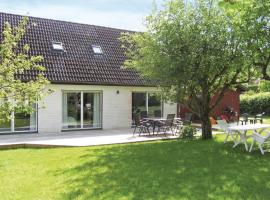 Beautiful Home In Mlndal With Kitchen, feriehus i Mölndal