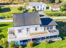 Awesome Home In Fjrtoft With 5 Bedrooms, Internet And Sauna วิลลาในFjørtoft