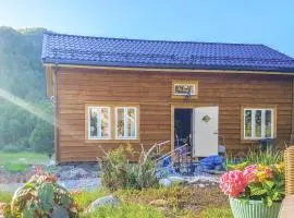 3 Bedroom Lovely Home In Vikanes