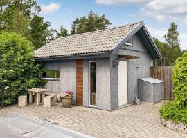 Cozy Home In Hagby With Kitchen, villa in Hagby
