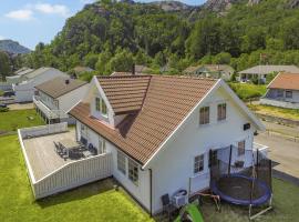 Lovely Home In na-sira With House A Mountain View, vila di Åna-Sira