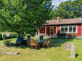 Nice Home In Listerby With Wifi, hotelli kohteessa Listerby