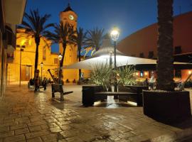 Apartamento Plaza de la Iglesia, hotel in Deltebre