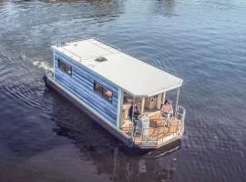 Lovely Ship In Hennigsdorf With Lake View