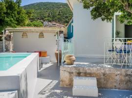 Bohemian Nest - Cheerful 2-Bedroom Villa with pool