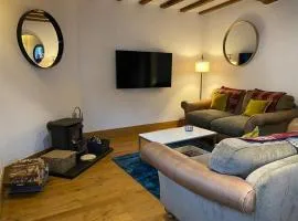 The Horners - Log burner, Cheshire Village, Parking, Walks, Aga, dogs