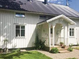 Awesome Home In Gislaved With 3 Bedrooms, Sauna And Wifi、キスラヴィヤットのホテル