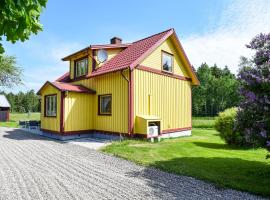 Cozy Home In Vnersborg With Wifi, villa i Vänersborg