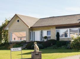 Stunning Home In Ruiselede With 4 Bedrooms, Sauna And Wifi, feriebolig i Ruiselede