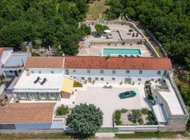 Stunning Home In Jadranovo With Private Swimming Pool, Can Be Inside Or Outside, hotel u gradu Jadranovo
