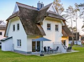 Reetdachhaus 18 Auf Usedom, hotel in Kutzow