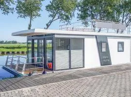 Houseboat Escapade