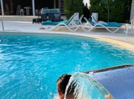 Green Oasis, Hotel mit Pools in Stolniceni-Prăjescu