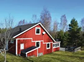 Nice Home In Lenhovda With Wifi