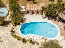 dependance in villa con piscina