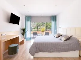 Palmeras Playa Studio: pools, beach, sun & shore