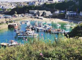 Newquay Holiday Home, hotel with pools in Newquay