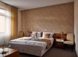 Boutique Hotel Sopianae، فندق في بيتْش