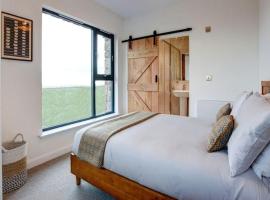 5 Bedroom Cottage - Llyn Peninsula, allotjament a la platja a Pistyll