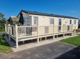 8 BERTH DELUXE PG153 GOLDEN PALM CHAPEL ST LEONARDS, tapak glamping di Chapel Saint Leonards