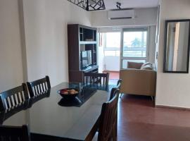DEPTO CENTRICO CON COCHERA EN CORRIENTES-Las Leonoras-，位于科连特斯的酒店