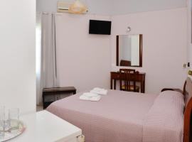 Hotel Villa Plaza, svečių namai mieste Spetsės