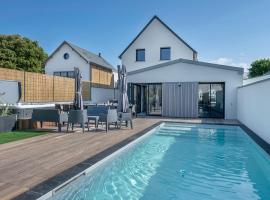 Villa moderne avec piscine pour 15 personnes !, hotel in Saint-Gildas-de-Rhuys