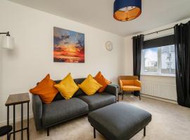Modern 3-Bed Family Home Near Glasgow Airport, Hotel in Bishopton