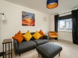 Modern 3-Bed Family Home Near Glasgow Airport