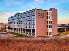 Four Points by Sheraton Cleveland-Eastlake、Eastlakeの駐車場付きホテル