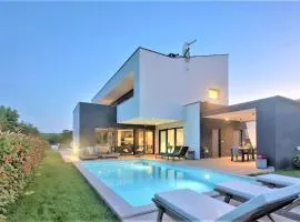 Luxury Villa Hedone with heated pool, welness and playground