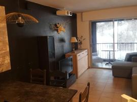 Studio à Calvi proche de la mer et des commerces, hotel in Calvi