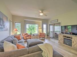 North Myrtle Beach Condo with Golf Course Views, hotell i North Myrtle Beach